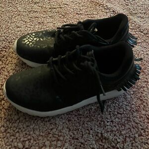 Size 7 1/2 Leopard print tennis shoes